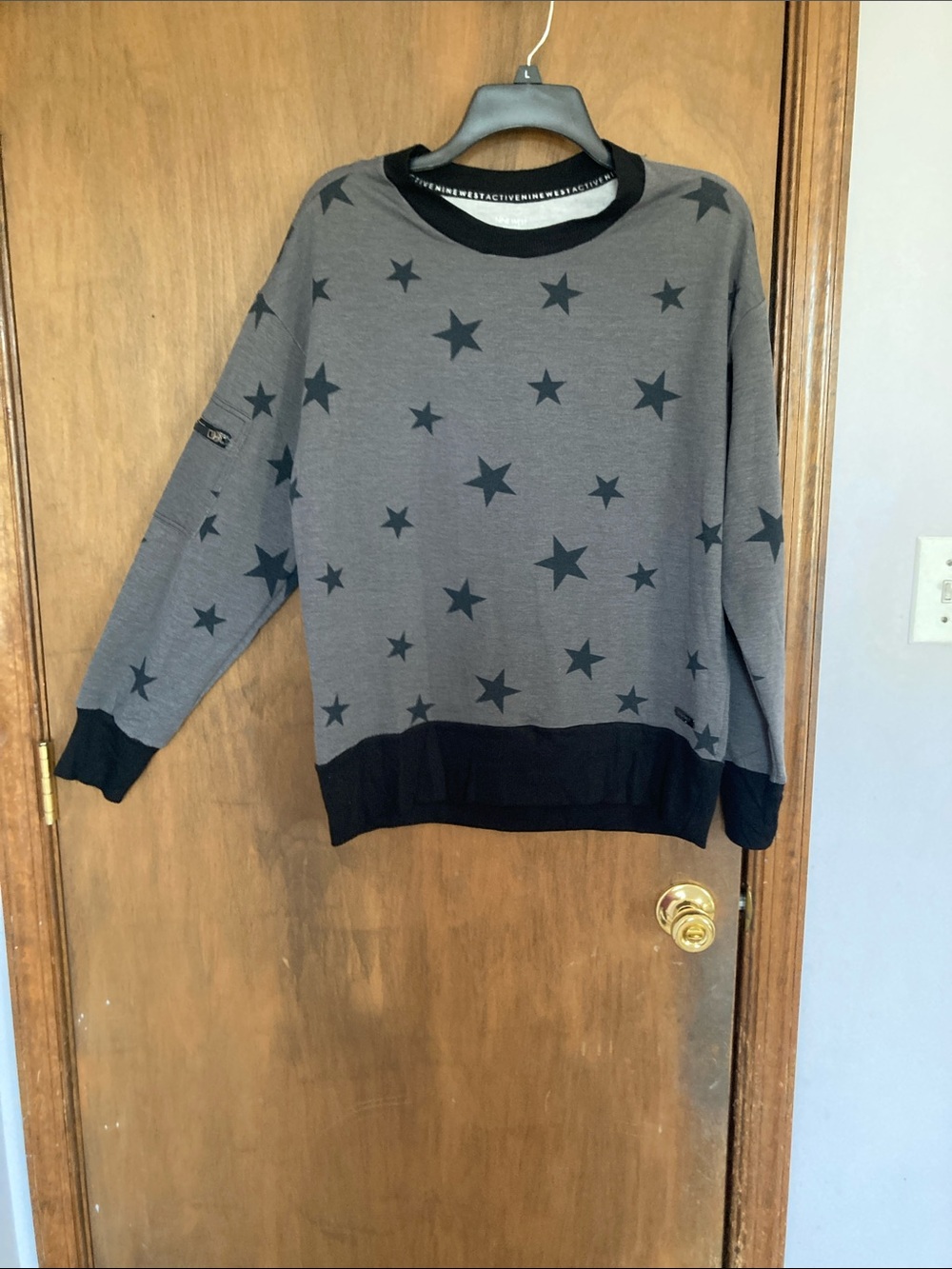 Nine West activewear star print gray black sweatshirt with zip pocket detail M